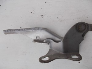 ZAWIAS MASKI LEWY 1C0 AVENSIS II T25 F-VAT