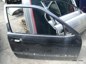 DRZWI PRAWE GOŁE COMPACT COSMOSSCHWARZ E36 F-VAT