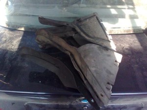 TRÓJKĄT PLASTIK NADKOLE PRAWE BMW E36