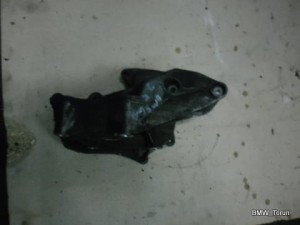 ŁAPA PODPORA MOCOWANIE 2.5 3.0 V6 OMEGA VECTRA B