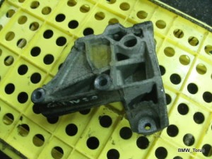 ŁAPA UCHWYT MOCOWANIE 2.0 V8 BORA GOLF IV