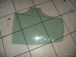 SZYBA DRZWI TYŁ PRAWA PASSAT B5 FL