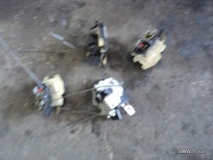 ZAMEK DRZWI PRZÓD TYŁ  BMW E36