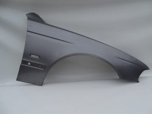 BŁOTNIK PRAWY PRZÓD PRZEDNI BMW E39 ASPENSILBER 1 LAKIER F-VAT