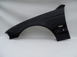 BŁOTNIK LEWY PRZÓD PRZEDNI BMW E39 SCHWARZ II F-VAT