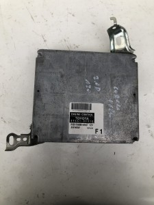 KOMPUTER STEROWNIK SILNIKA TOYOTA COROLLA VERSO II 89661-0F010 F-VAT