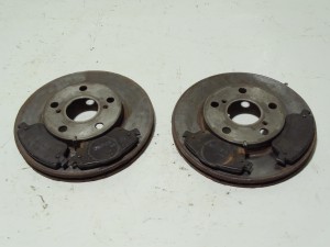 TARCZE HAMULCOWE PRZÓD PRZEDNIE 272MM + KLOCKI APEC TOYOTA AURIS I LIFT F-VAT