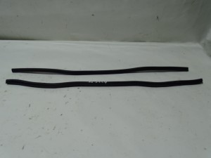 USZCZELKA SZYBY LEWA PRAWA PRZÓD PRZEDNIA 8P4837671 AUDI A3 8P LIFT SPORTBACK F-VAT