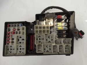 SKRZYNKA BEZPIECZNIKÓW 3M5T-14A067-BC FORD FOCUS MK2 F-VAT