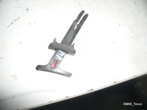 UCHWYT OTWIERANIE MASKI BORA VW GOLF IV