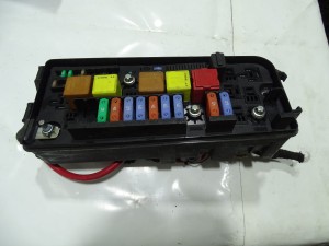 SKRZYNKA BEZPIECZNIKÓW OPEL VECTRA C SIGNUM 13241893 F-VAT