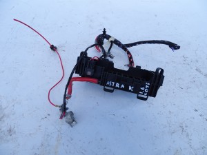 SKRZYNKA BEZPIECZNIKÓW KLEMA PLUS PLUSOWA 39023243 OPEL ASTRA K F-VAT