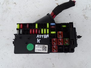 SKRZYNKA BEZPIECZNIKÓW 15533696 OPEL ASTRA K F-VAT