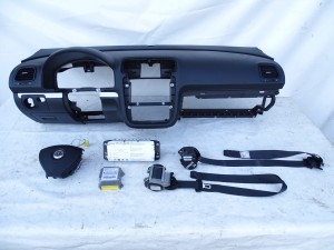 DESKA ROZDZIELCZA KONSOLA KOKPIT PASY PODUSZKI VW SCIROCCO 3 III 137 EUROPA F-VAT