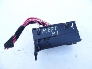 SKRZYNKA BEZPIECZNIKÓW MERCEDES ML W166 A1665456840 F-VAT