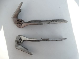 ZAWIAS MASKI LEWY PRAWY 8E0823301E / 8E0823302E AUDI A4 B7 F-VAT