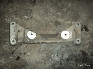 ŁAPA PODPORA WSPORNIK SKRZYNI BIEGÓW 3.0D BMW E46