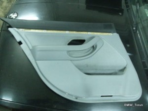 TAPICERKA BOCZEK DRZWI TYŁ LEWA BMW E39