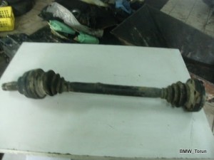 PÓŁOŚ PRZEGUB PRAWA 2.5 TDS BMW E39