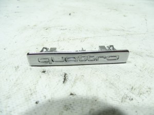 ZNACZEK EMBLEMAT DESKI KONSOLI QUATTRO AUDI A4 B8 A5 8T F-VAT