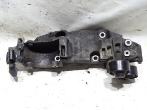 ŁAPA WSPORNIK SILNIKA 8200399938 RENAULT ESPACE IV LAGUNA II LIFT 2.0 DCI F-VAT