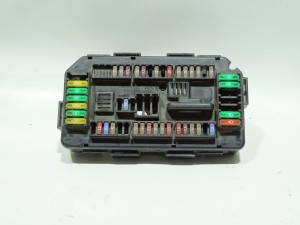 SKRZYNKA BEZPIECZNIKÓW 9389068 BMW F20 F21 F22 F23 F-VAT