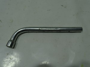 AUDI VW SEAT SKODA KLUCZ DO KÓŁ 17 4D0012219A F-VAT