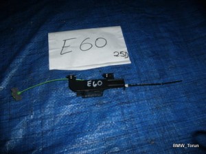 SIŁOWNIK WLEWU PALIWA BMW E60 E61