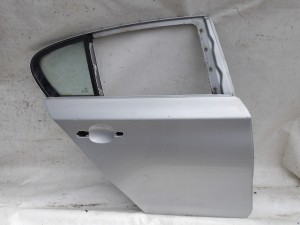 DRZWI PRAWE TYŁ TYLNE BMW E87 TITANSILBER PIERWSZY LAKIER  W426 F-VAT