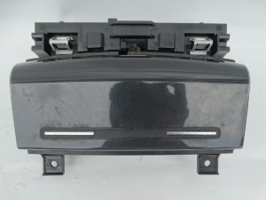 POPIELNICZKA PRZÓD PRZEDNIA 8P0857951 AUDI A3 8P F-VAT