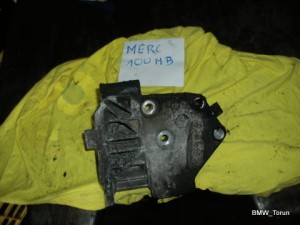 ŁAPA MOCOWANIE WSPORNIK 2.4D MERCEDES MB100