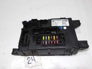 SKRZYNKA BEZPIECZNIKÓW OPEL CORSA D 13142241 F-VAT