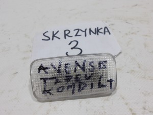 LAMPKA OŚWIETLENIE KABINY 81250-05040 TOYOTA AVENSIS T27 F-VAT