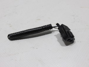 WTYCZKA KOSTKA SIŁOWNIKA KLAPKI WLEWU PALIWA 1355390-1 TOYOTA AVENSIS T27 F-VAT