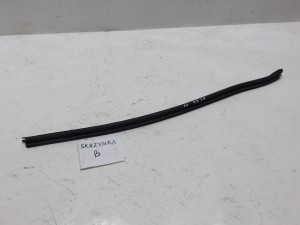 LISTWA ZGARNIAJĄCA USZCZELKA PRAWA PRZÓD PRZEDNIA  8K0837480C AUDI A4 B8 F-VAT