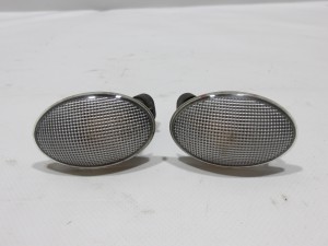 KIERUNKOWSKAZ BŁOTNIKA LEWY PRAWY 13191553 13191554 OPEL CORSA C COMBO C MERIVA F-VAT