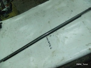 LISTWA ZGARNIAJĄCA PRZÓD L CHROM ZEW AVENSIS T25