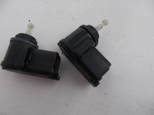 SILNICZEK REGULACJI LAMPY PRZÓD GOLF IV F-V