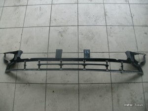 KRATKA ZDERZAKA PRZÓD ŚRODKOWA POJEDYŃCZE E46 LIFT