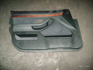 BOCZEK TAPICERKA DRZWI PRZÓD LEWA ANGLIK BMW E39