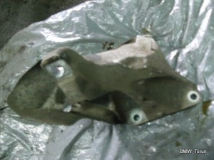 ŁAPA WSPORNIK PODPORA SILNIKA N45 F-VAT E87