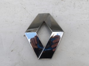 EMBLEMAT ZNACZEK MASKI 8200027424 RENAULT LAGUNA II  F-VAT