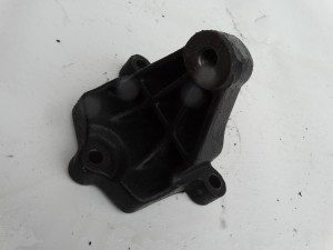 ŁAPA UCHWYT MOCOWANIE SKRZYNI 8200003829 OPEL VIVARO I A RENAULT TRAFIC II 1.9 CDTI DCI F-VAT