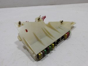SKRZYNKA BEZPIECZNIKÓW 8371884 BMW E38 E39 F-VAT