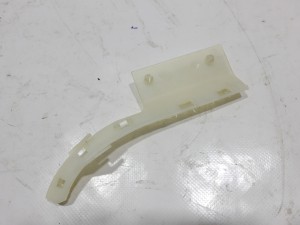 UCHWYT WSPORNIK DRZWI LEWY PRZÓD PRZEDNI 8215699 BMW E39 F-VAT