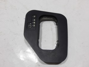 RAMKA OSŁONA WYŚWIETLACZ LEWARKA ZMIANY BIEÓW AUTOMAT 8221525 BMW E39 F-VAT