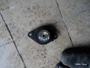 PODPORA PODUSZKA SKRZYNI 1.6 1.8 2.0 LAGUNA II
