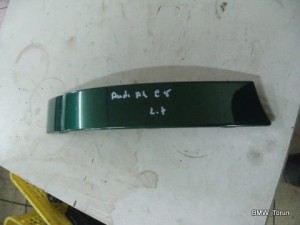 LISTWA POD LAMPĘ TYŁ LEWA SEDAN AUDI A4 B5