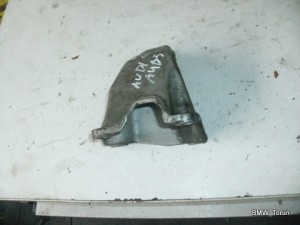 ŁAPA MOCOWANIE WSPORNIK UCHWYT AUDI A4 PASSAT B5