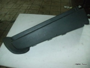OSŁONA MASKOWNICA PÓŁKI TYŁ PRAWA GOLF IV 97-04